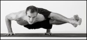 अष्टवक्रासन (Astavakrasana)